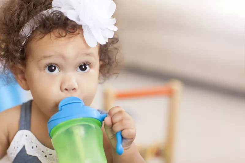 How to Transition From a Bottle to a Sippy Cup